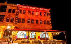 hotels crazyhorse